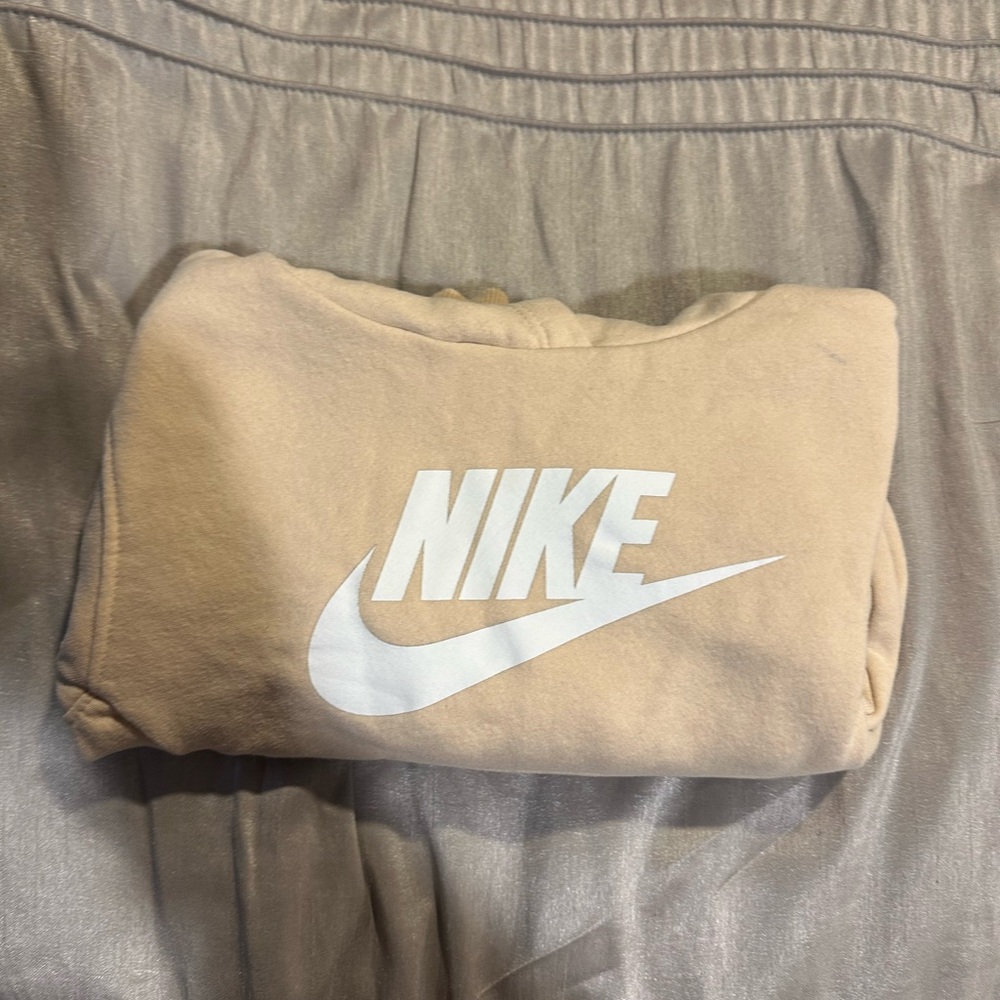 Cream youth, Nike sweatshirt